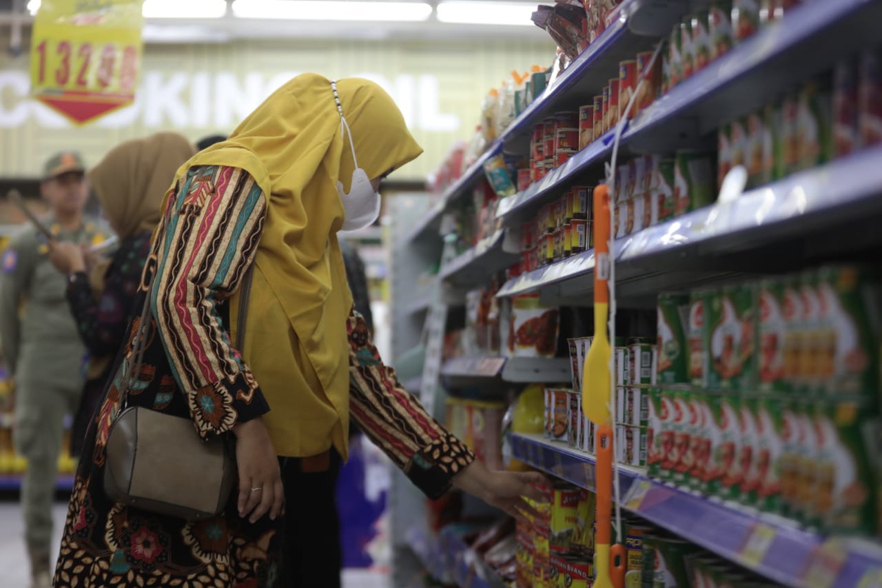 Foto 9 dari 9: Pastikan Stok Bapok Aman, Tim Gabungan Gelar Pemantauan Di Pasar Modern