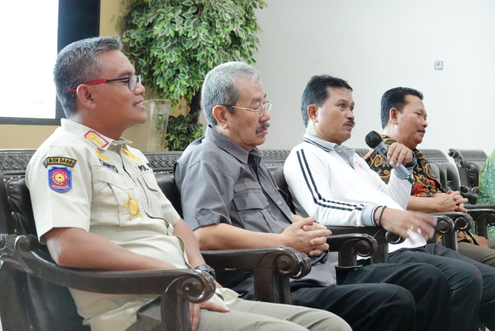 Foto 3 dari 6: Narsum FGD Tibumtranmas, Wali Kota Beri Arahan Jaga Kondusifitas Kota