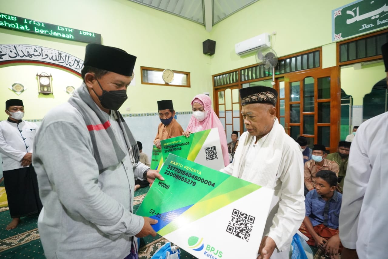 Foto 6 dari 9: Salat Isya di Masjid Nur Huda Winongo, Wali Kota Sampaikan Penanganan Stunting