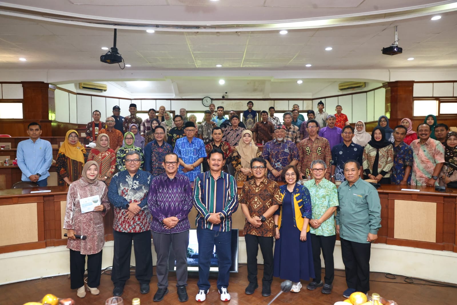 Foto 6 dari 6: Buka World Class University Focus Group Discuss Bersama Kagama, Wali Kota Sampaikan Pentingnya Pendidikan Agar Tak Jadi Korban Perubahan
