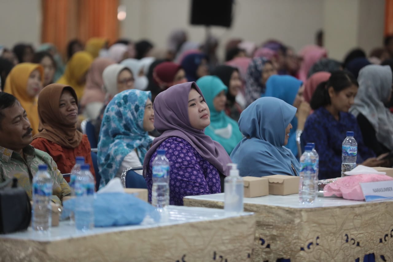 Foto 1 dari 13: Isi Seminar Parenting Di SMPN 1, Wali Kota Imbau Orang Tua Perhatikan Pergaulan Anak