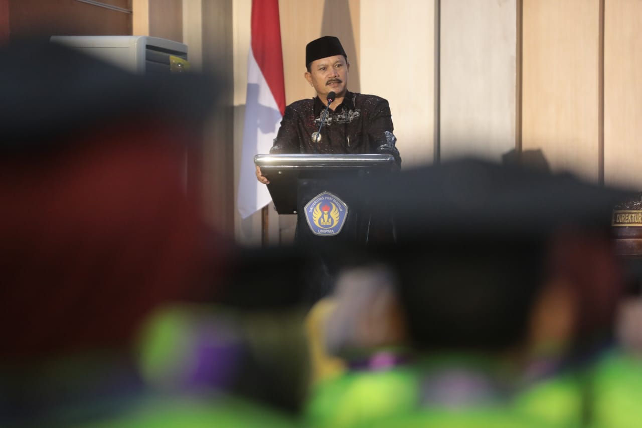 Foto 2 dari 13: Hadiri Wisuda Unipma, Wali Kota Maidi: Wisudawan Agen Perubahan