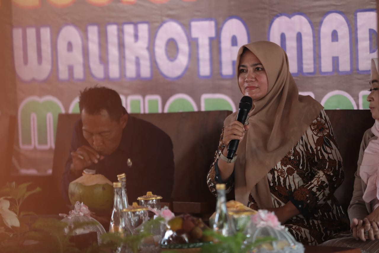 Foto 3 dari 6: Gelar Ngopi Ireng Di Oro-oro Ombo, Wali Kota Imbau Warga Jaga Kerukunan