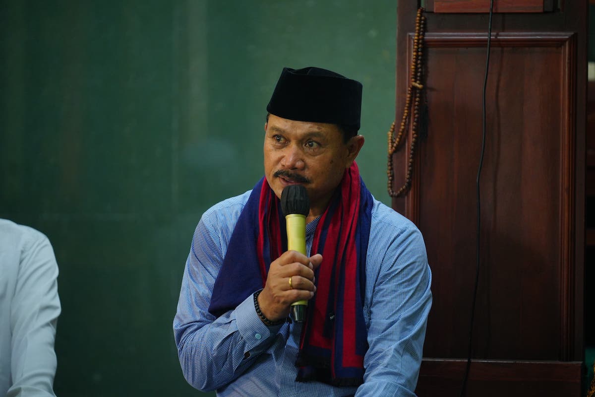Foto 4 dari 9: Salat Jumat di Masjid Quba Pandean, Wali Kota Bantu Rp 25 Juta untuk Pengadaan Pendingin Ruangan