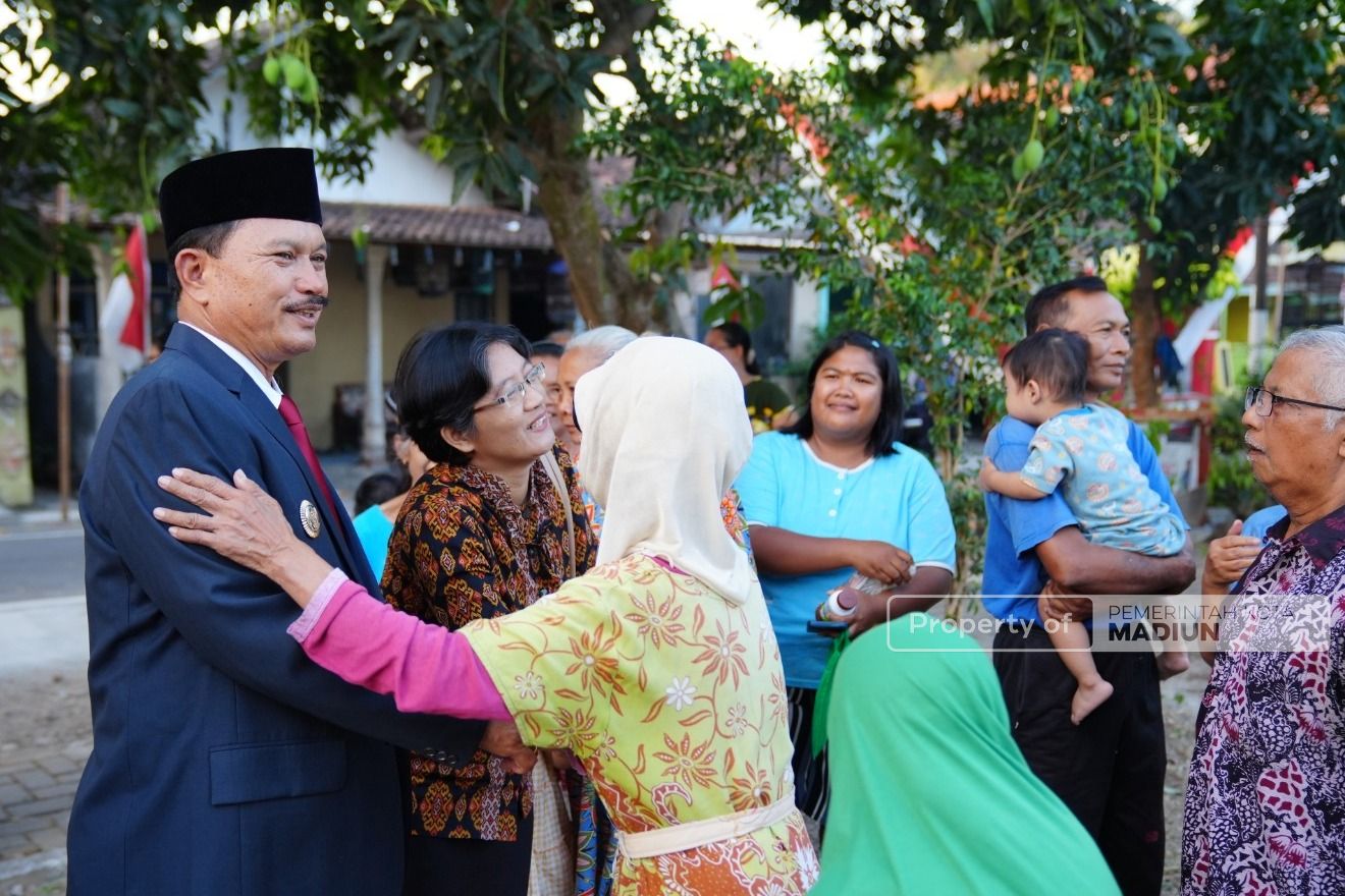Foto 4 dari 12: Serap Aspirasi dan Sampaikan Informasi Terkini, Wali Kota Gelar Cangkrukan di Tiga Kelurahan