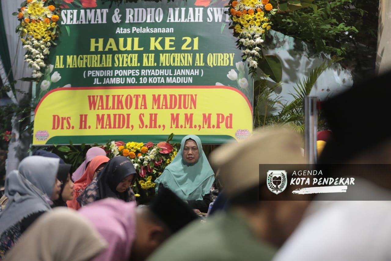 Foto 3 dari 5: Hadiri Haul ke-21 KH Muchsin Al Qurby, Wali Kota Maidi Ajak Jamaah Teladani Kebaikan sang Kiai