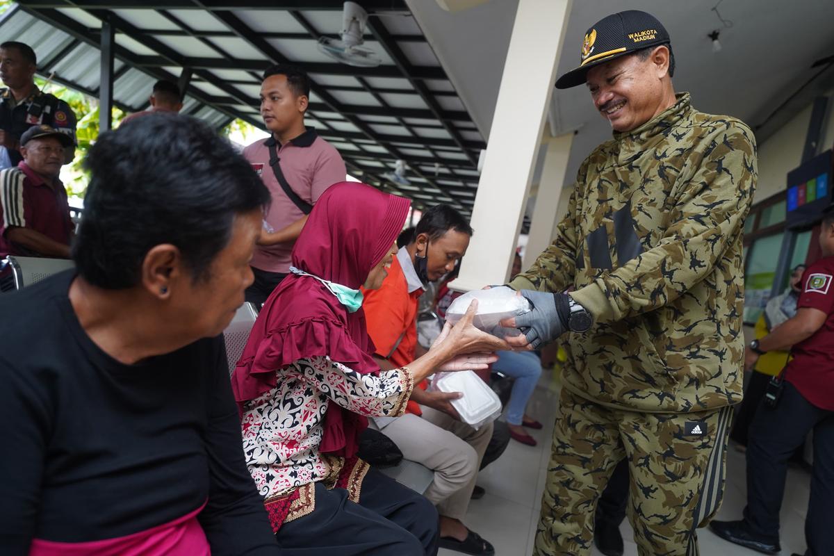 Foto 1 dari 9: Jumat Berkah di RSUD Kota Madiun, Wali Kota: Layanan Kesehatan Tidak Hanya Obat
