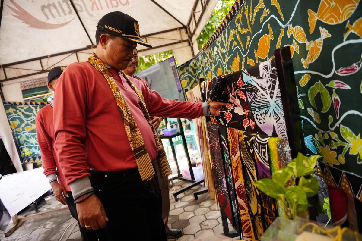 Foto 4 dari 8: Hadiri Peringatan HUT SMPN 11, Wali Kota Harap Makin Berprestasi