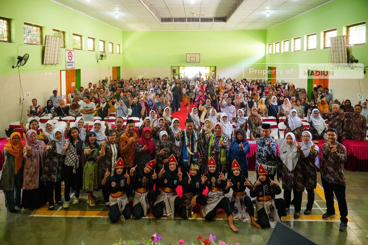 Foto 7 dari 8: Hadiri Sosialisasi Program Sekolah Di SMPN 6, Wali Kota Sampaikan Strategi Menuju Generasi Emas 2045