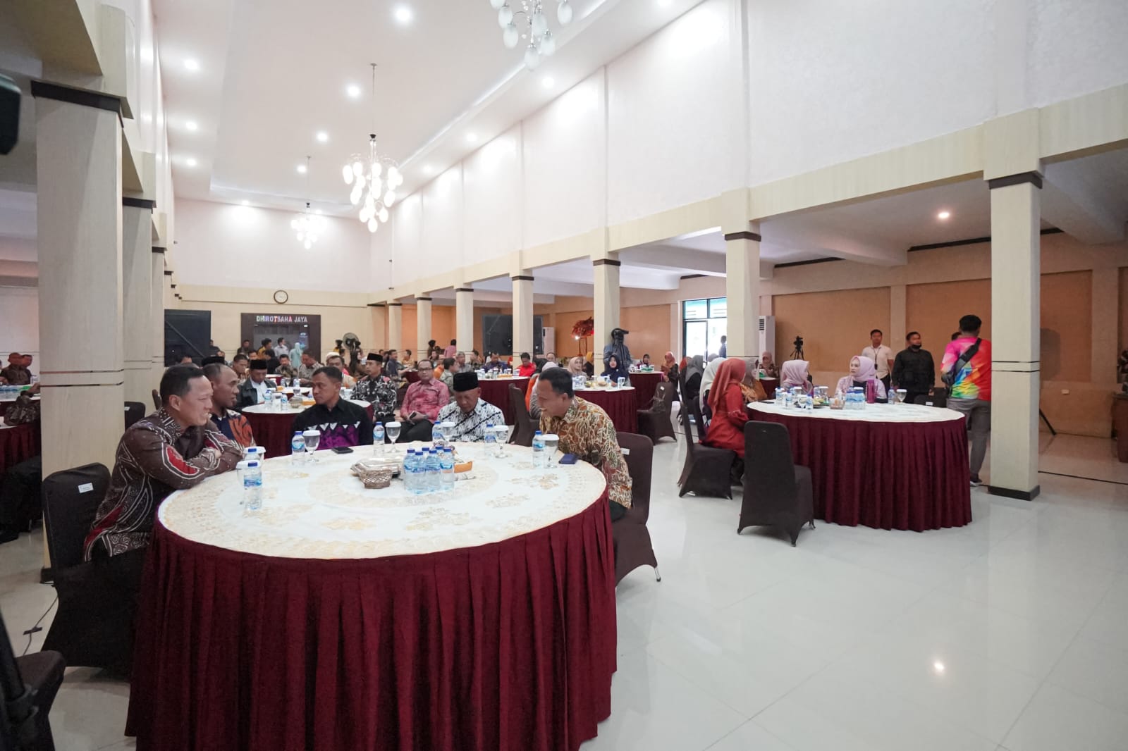 Foto 8 dari 8: Pucuk Pimpinan Korem 081 Berganti, Kolonel Inf Sugiono Gantikan Kolonel Deni Rejeki