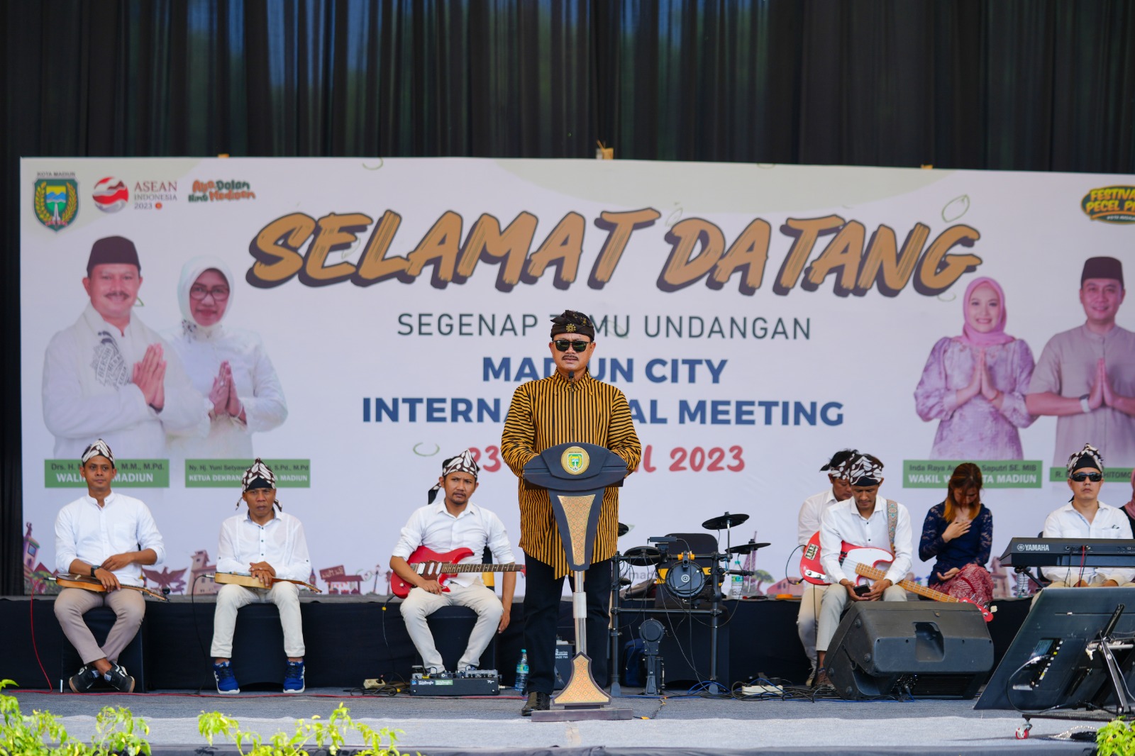 Foto 2 dari 10: Buka Festival Pecel Pincuk 2023, Wali Kota: Kita Permudah Wisatawan yang Berburu Pecel