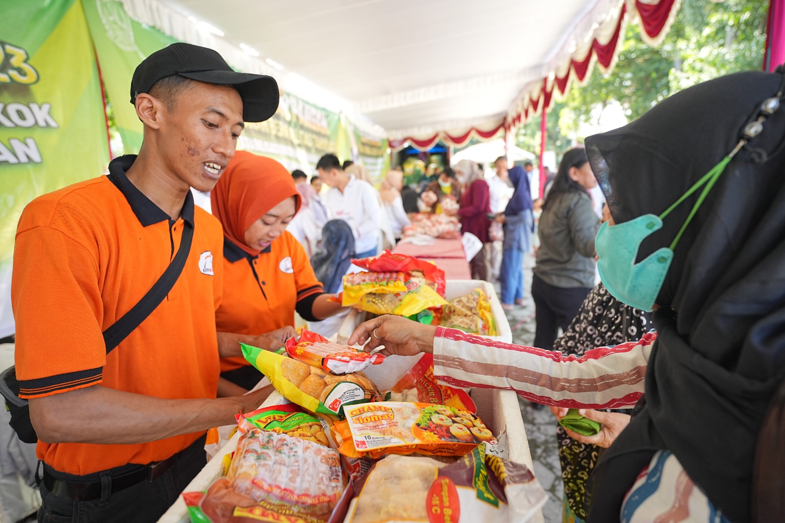 Foto 9 dari 10: Stabilkan Harga Pangan, Dispertakp Jatim Gelar Oprasi Pangan Murah Berkualitas