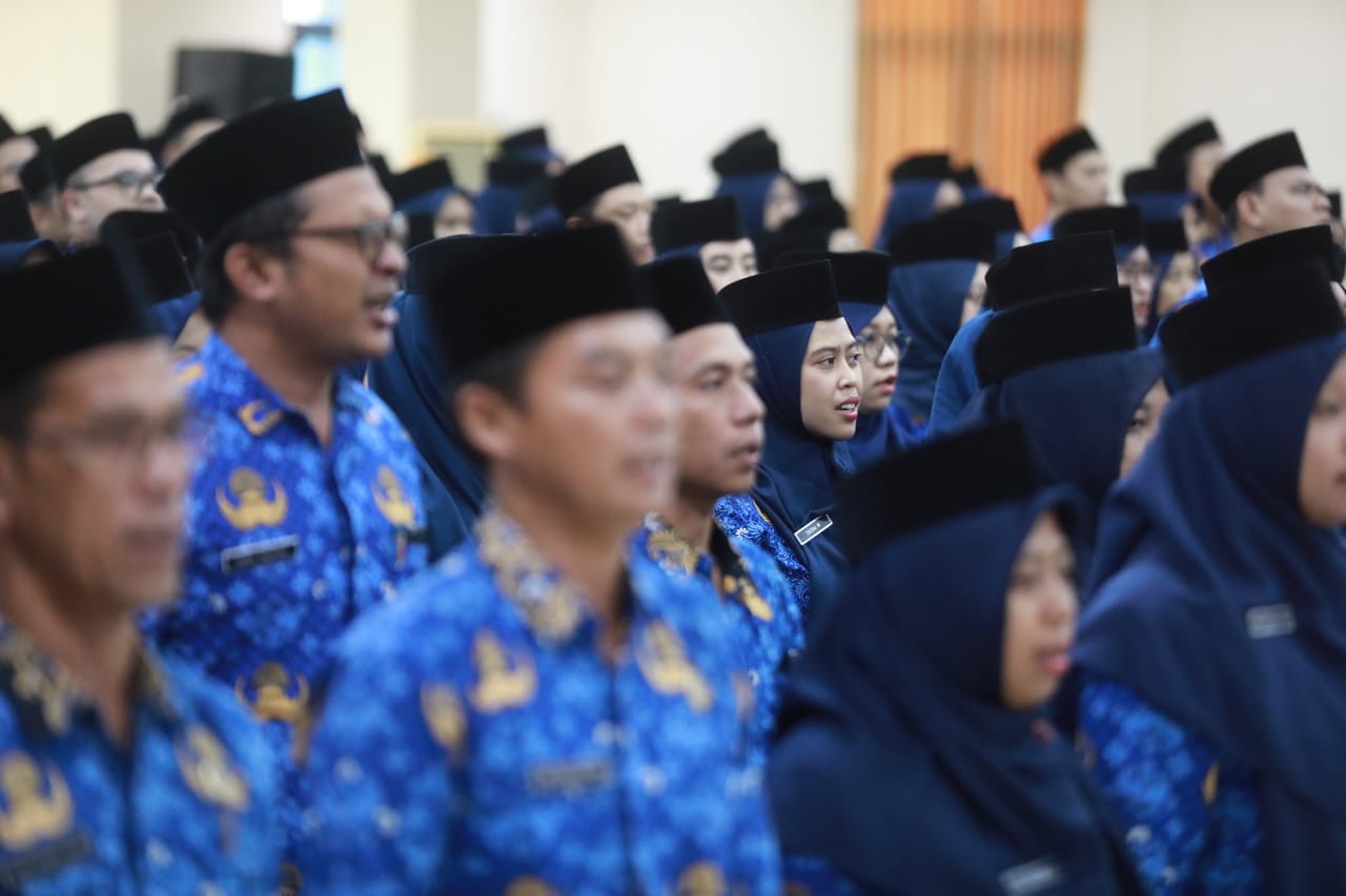 Foto 8 dari 16: Pengambilan Sumpah Jabatan dan Pelantikan PPPK, Wali Kota Dr. Maidi: Apa yang Diucapkan Harus Dijalankan