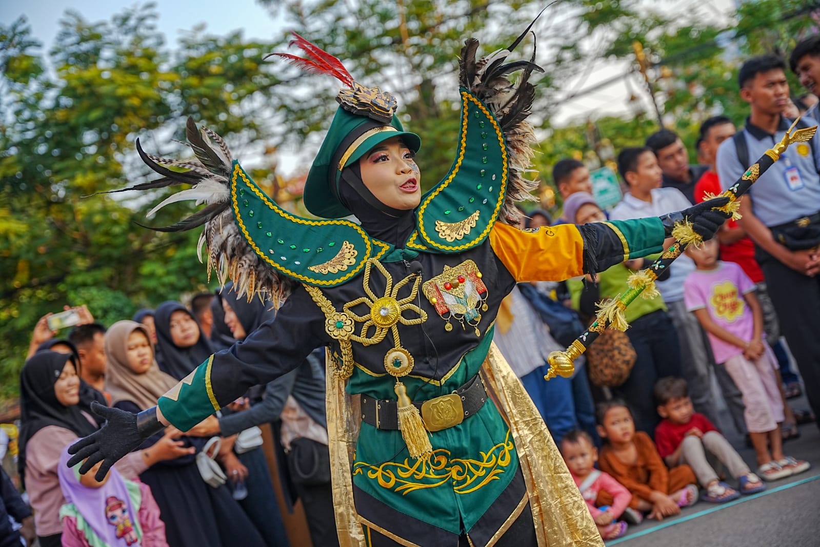 Foto 3 dari 7: Bawakan Tema Pencak Silat Dan Retno Dumilah, Parade Senja Pukau Pengunjung PSC