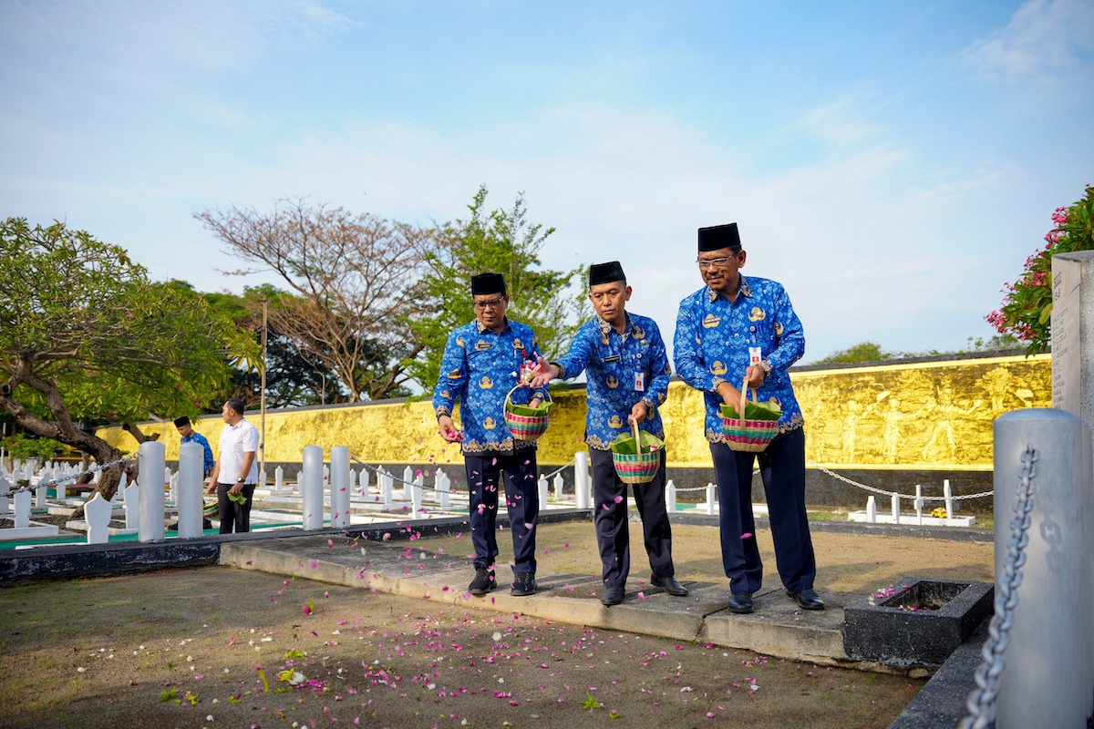 Foto utama berita: Peringati Hari Korpri ke 52, Pemkot Madiun Gelar Apel di TMP