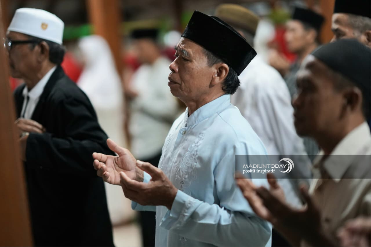 Foto 21 dari 33: Kesenian Klasik Gembrungan Hidupkan Malam Manggulan Grebeg Maulud Kota Pendekar