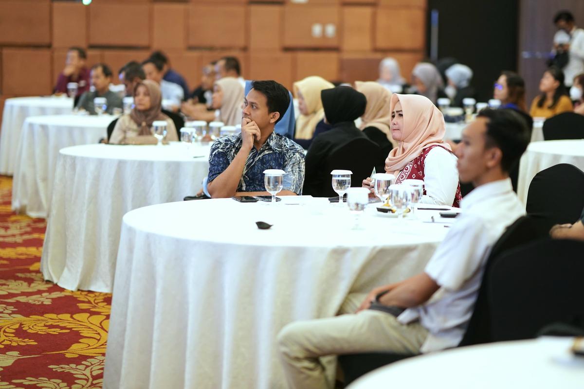 Foto 4 dari 9: Banyak Perusahaan Bantu Pembangunan Lewat CSR, Wali Kota Dr. Maidi Ucapkan Terima Kasih dan Beri Apresiasi