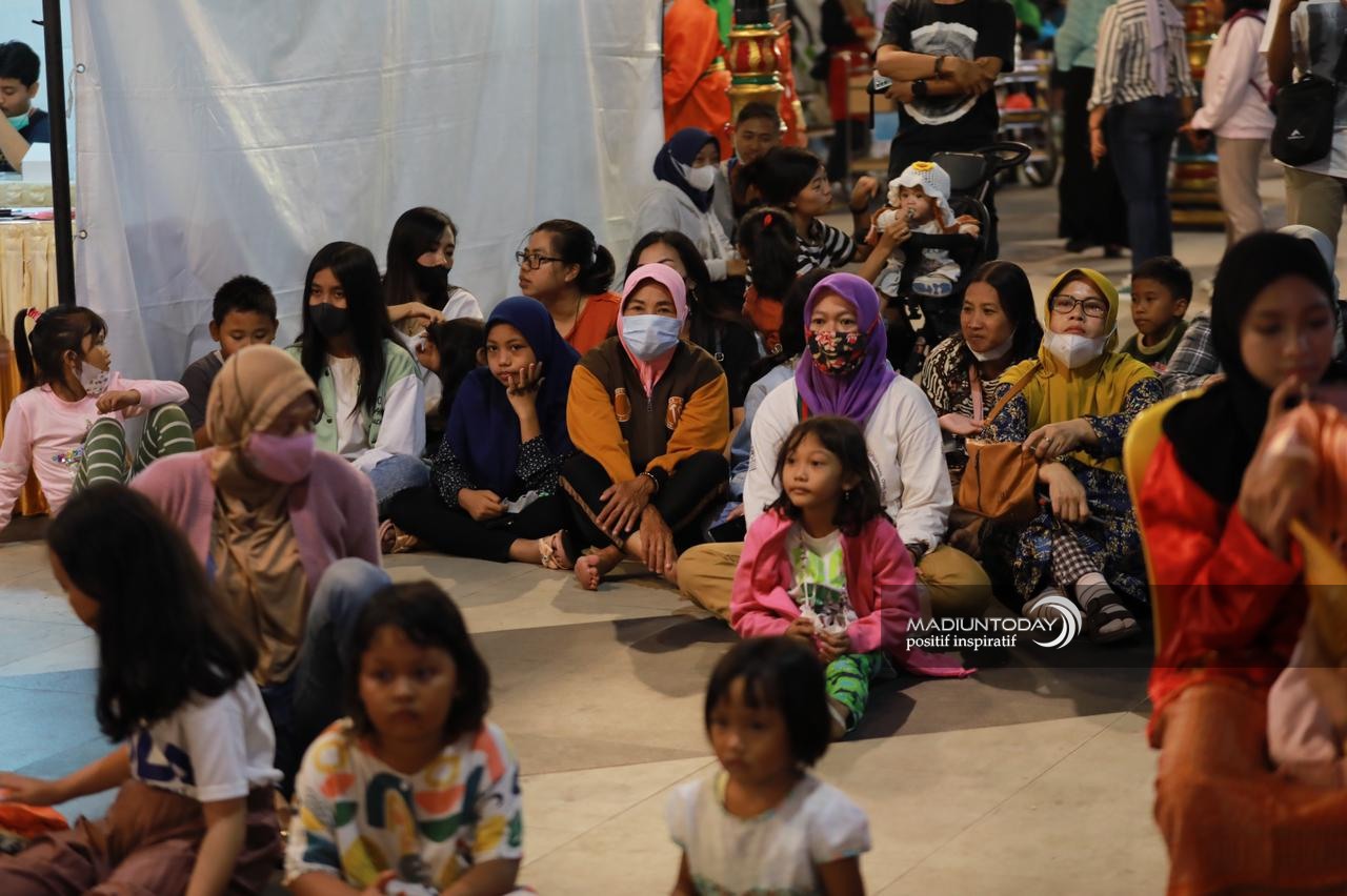 Foto 8 dari 10: Semarak Lomba Vokal Tunggal Ramaikan Sumber Wangi Sekaligus Gali Potensi