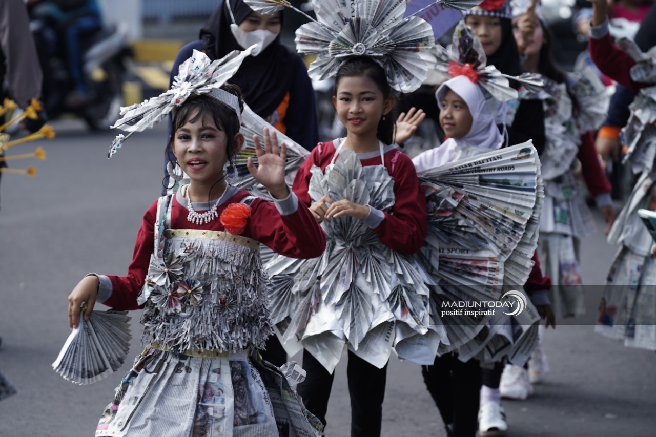 Foto 5 dari 10: Libatkan Siswa Hingga Wali Murid, Peringatan HUT SDN 04 Madiun Lor Kian Bermakna