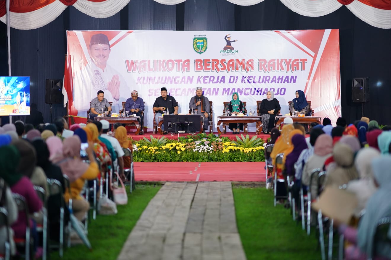 Foto utama berita: WBR di Kecamatan Manguharjo, Wali Kota Sampaikan Informasi Hingga Serahkan Hadiah Lomba Kebersihan Makam