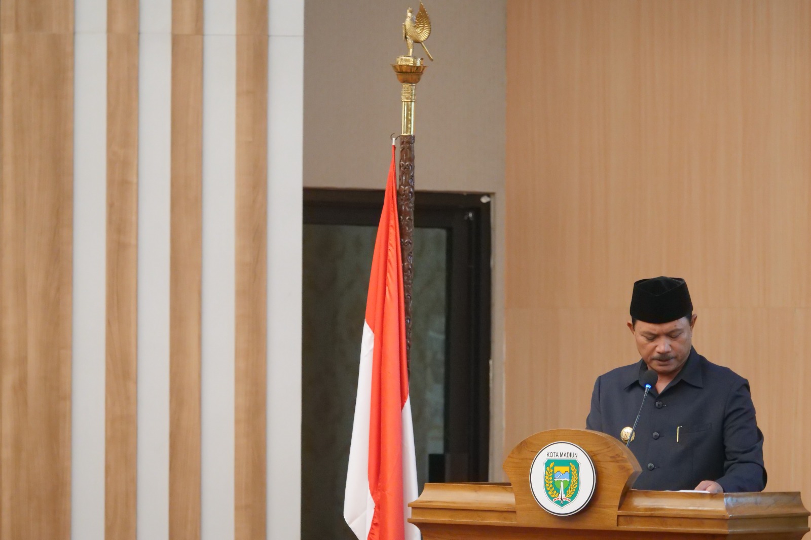 Foto 2 dari 10: Rapat Paripurna Pendapat Akhir Fraksi Terkait Rencana RTRW, Wali Kota: Catatan Akan Jadi Bahan Evaluasi