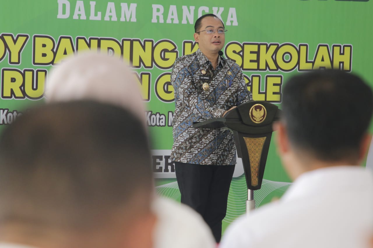 Foto 5 dari 12: Pj Wali Kota Terima Kunjungan Pemkab Sinjai, Gelar Studi Banding Pemanfaatan Chromebook