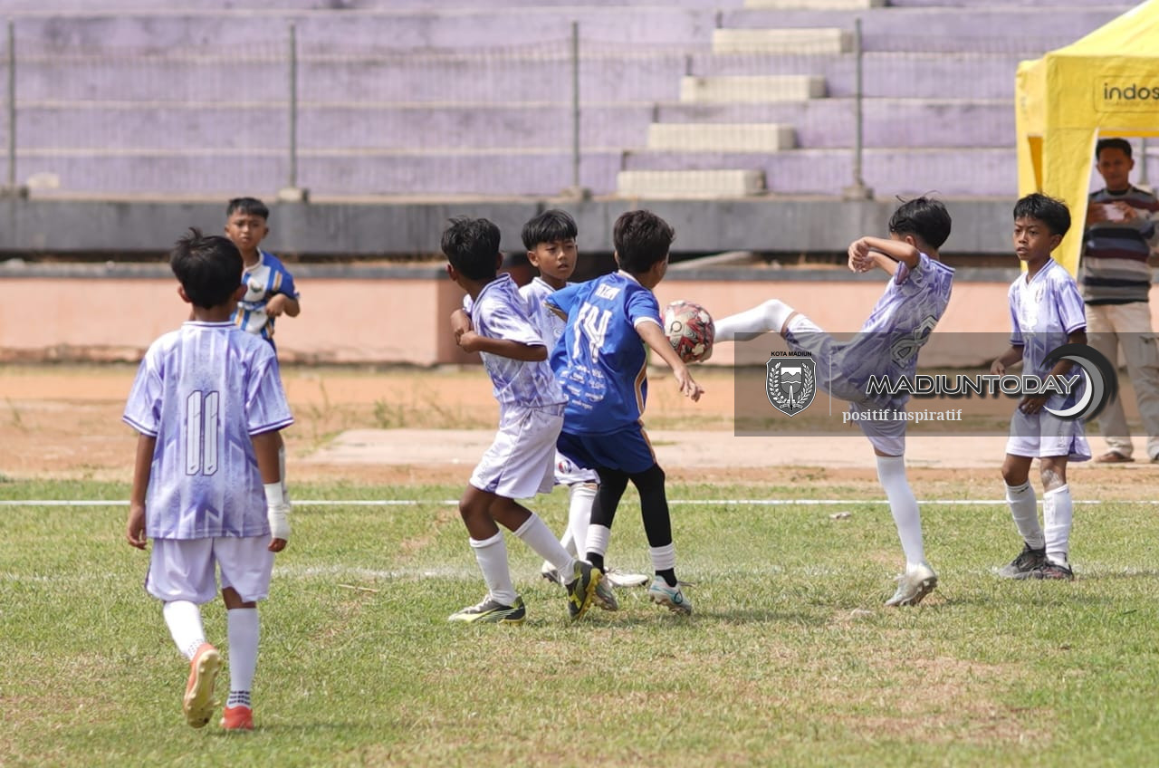 Foto 18 dari 19: Dari KU 10 hingga KU 12, Talenta Sepak Bola Cilik Asah Mental di Dandim Cup I Kota Madiun