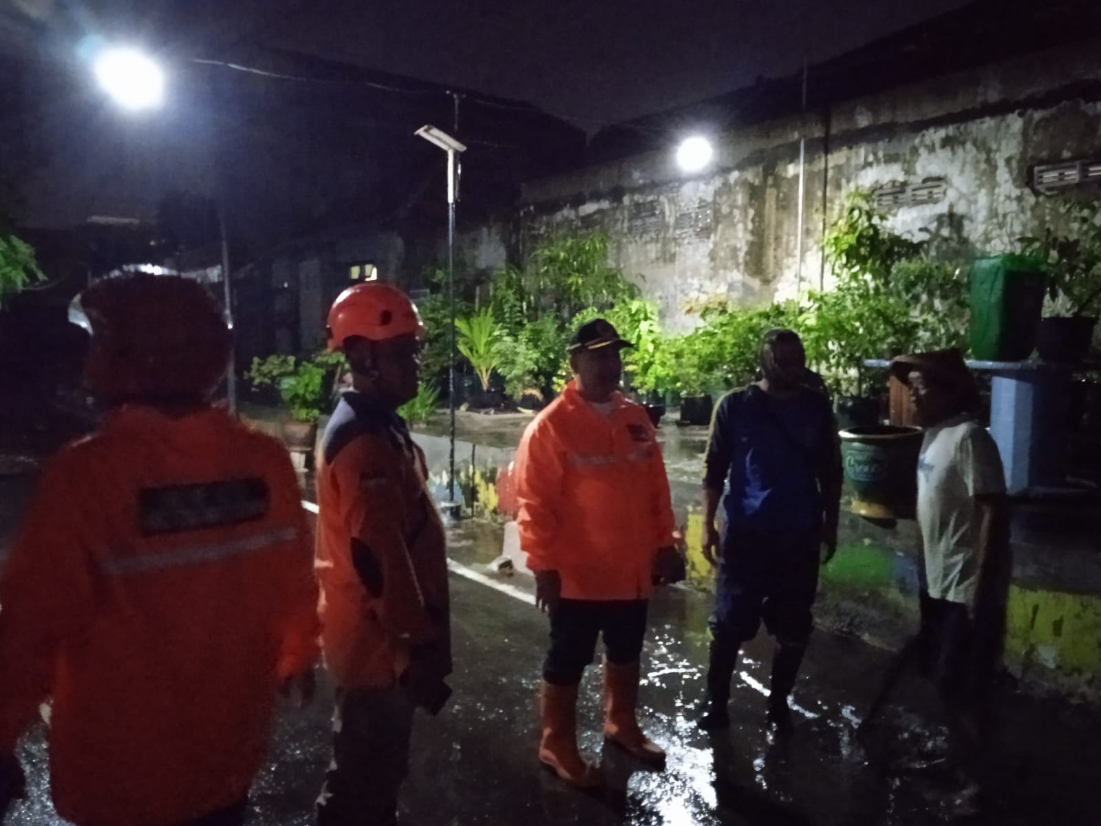 Foto 2 dari 5: Dua Jam Lebih Hujan Lebat, Sejumlah Titik di Kota Madiun Tergenang, Tapi Air Surut Cepat
