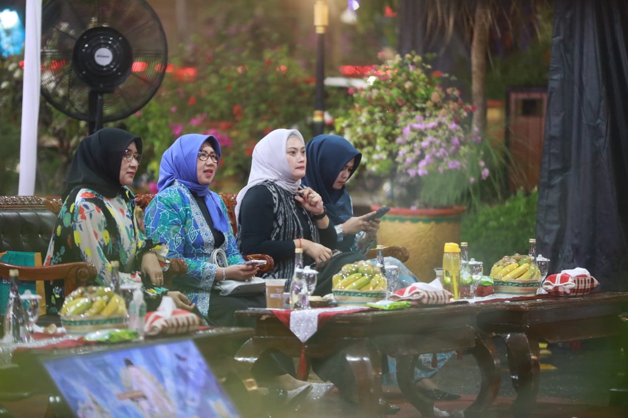 Foto 4 dari 8: Gebyar Akhir Tahun, Pemkot Gelar Pementasan Wayang Di Halaman Balai Kota Madiun