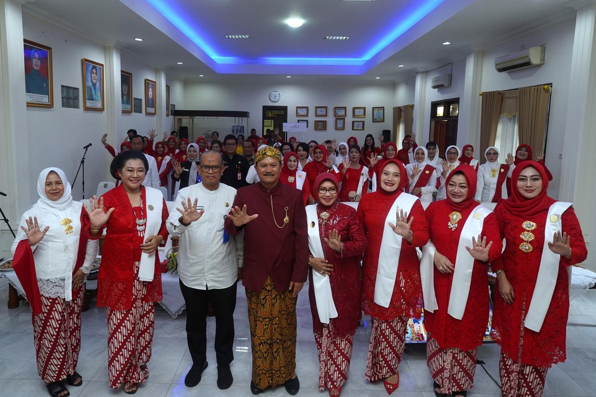 Foto 8 dari 9: Hadiri Pengukuhan KKI DPC Kota Madiun, Wali Kota Beri Pesan Bagi Pengurus
