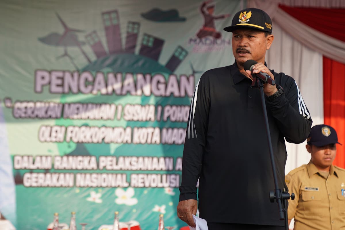 Aksi Nyata GNRM, Wali Kota Pimpin Pencanangan Program 1 Siswa 1 Pohon