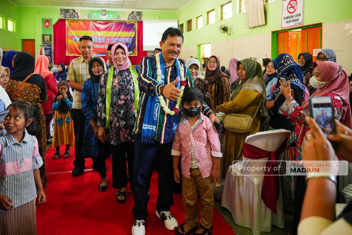 Foto 6 dari 8: Hadiri Sosialisasi Program Sekolah Di SMPN 6, Wali Kota Sampaikan Strategi Menuju Generasi Emas 2045