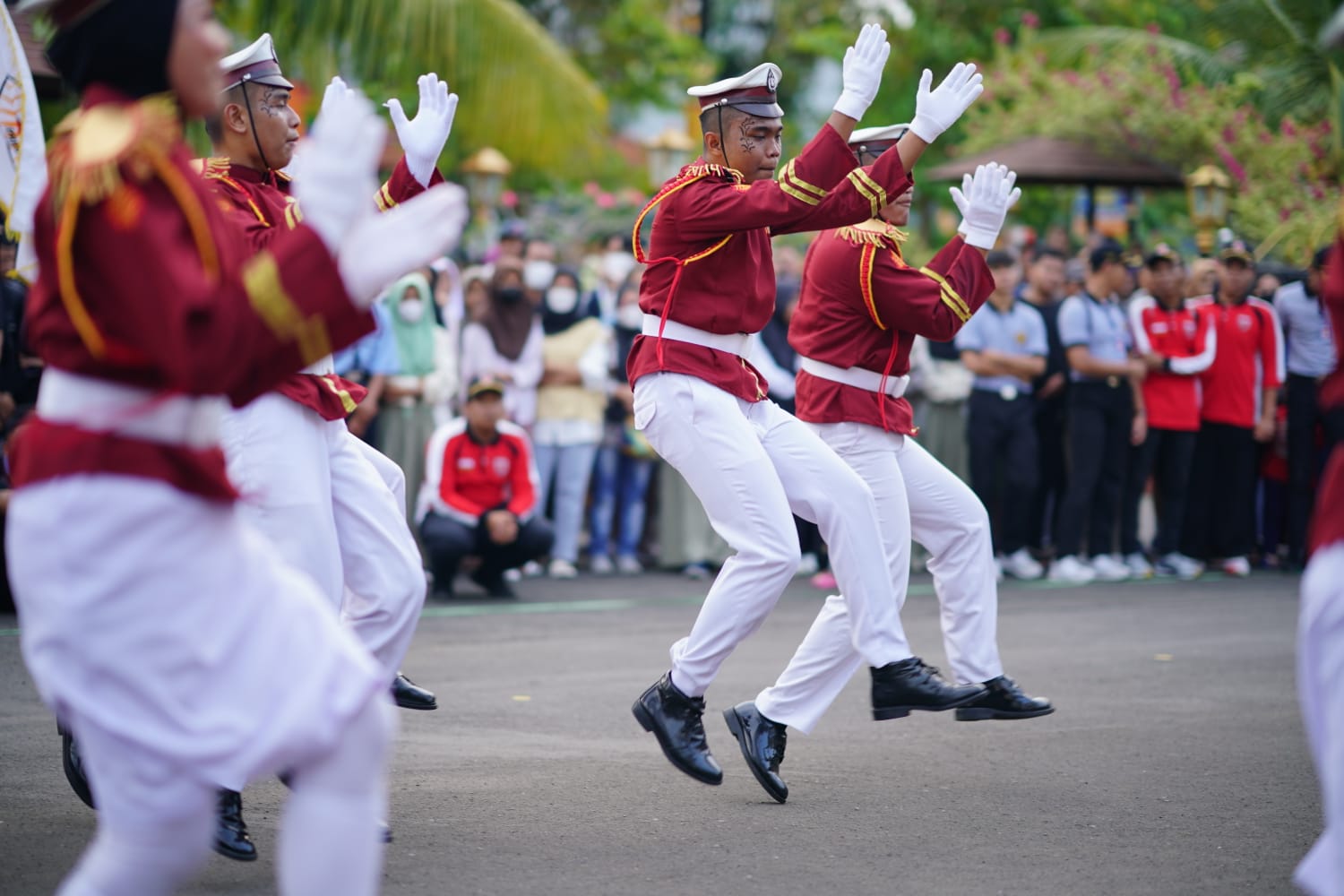 Foto 9 dari 10: Kembali Digelar, Parade Senja Curi Perhatian Wisatawan PSC