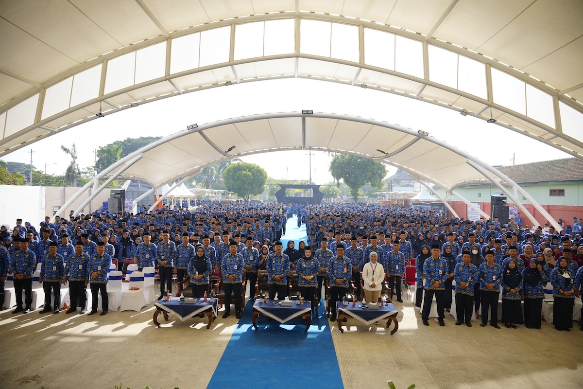 Foto 8 dari 8: Hadiri Apel Besar HUT Korpri ke-52, Wali Kota Dr. Maidi Pesan Tingkatkan Kualitas Pelayanan Publik