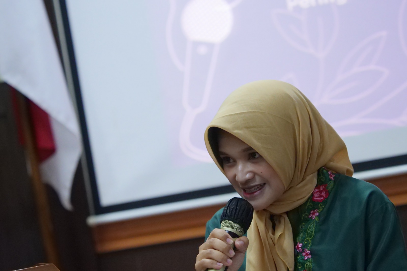 Foto 10 dari 10: Peringati Hari Kartini, Pemkot Gelar Lomba Petugas Dirigen dan MC