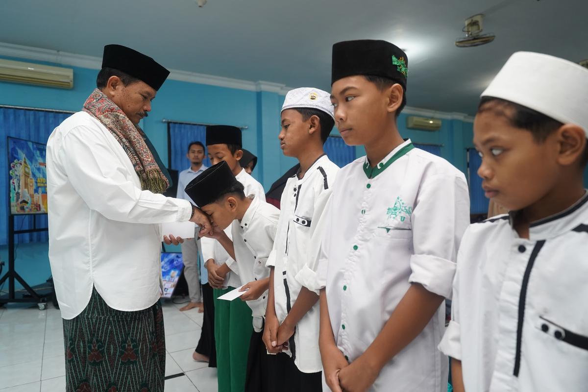 Foto 6 dari 9: Hadiri Pembinaan Pegawai PDAM Dan Buka Bersama Yatim Piatu, Wali Kota Pesan Tingkatkan Pahala Selama Ramadan