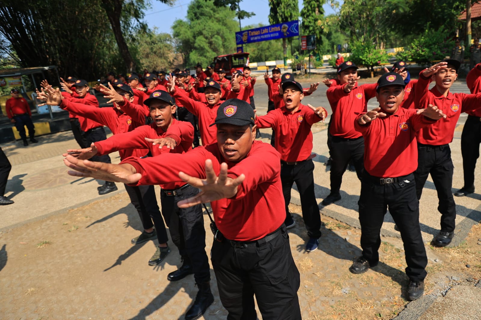 Foto 3 dari 7: Antisipasi Bencana, Wali Kota Ajak Masyarakat Jaga Diri Dan Lingkungan