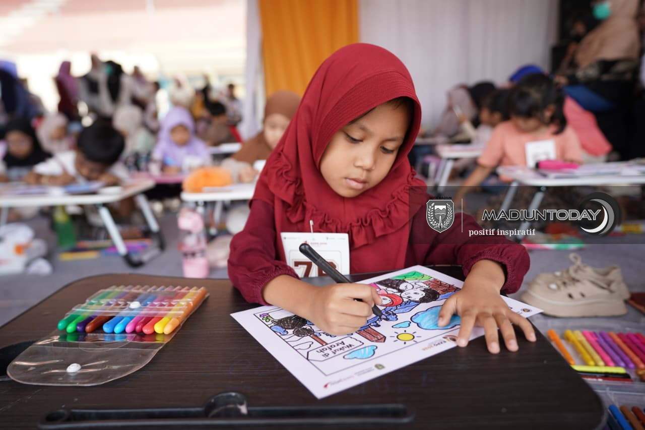 Foto 15 dari 35: Lomba Mewarnai Lengkapi Gelaran EXPO UMKM dan Ekosistem Haji-Umrah, Diikuti Ratusan Peserta