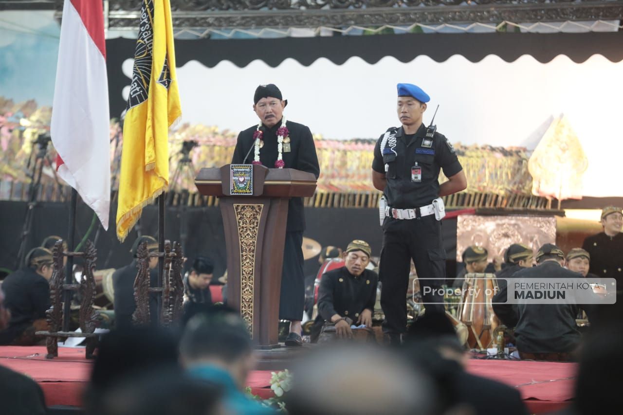 Foto 5 dari 13: Hadiri Pagelaran Wayang Kulit HUT 101 PSHT, Wali Kota: Pencak Silat Simpan Potensi Seni, Budaya, dan Ekonomi