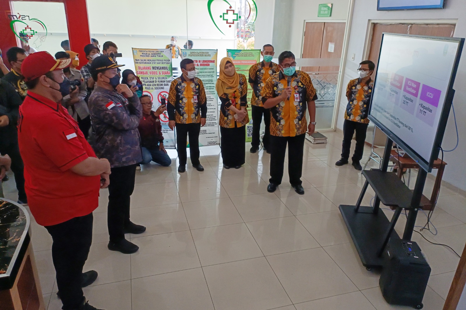 Foto 8 dari 10: Jamin Kesiapan Lintas Sektor Hadapi Lebaran, Wali Kota Cek Sejumlah Obyek Vital