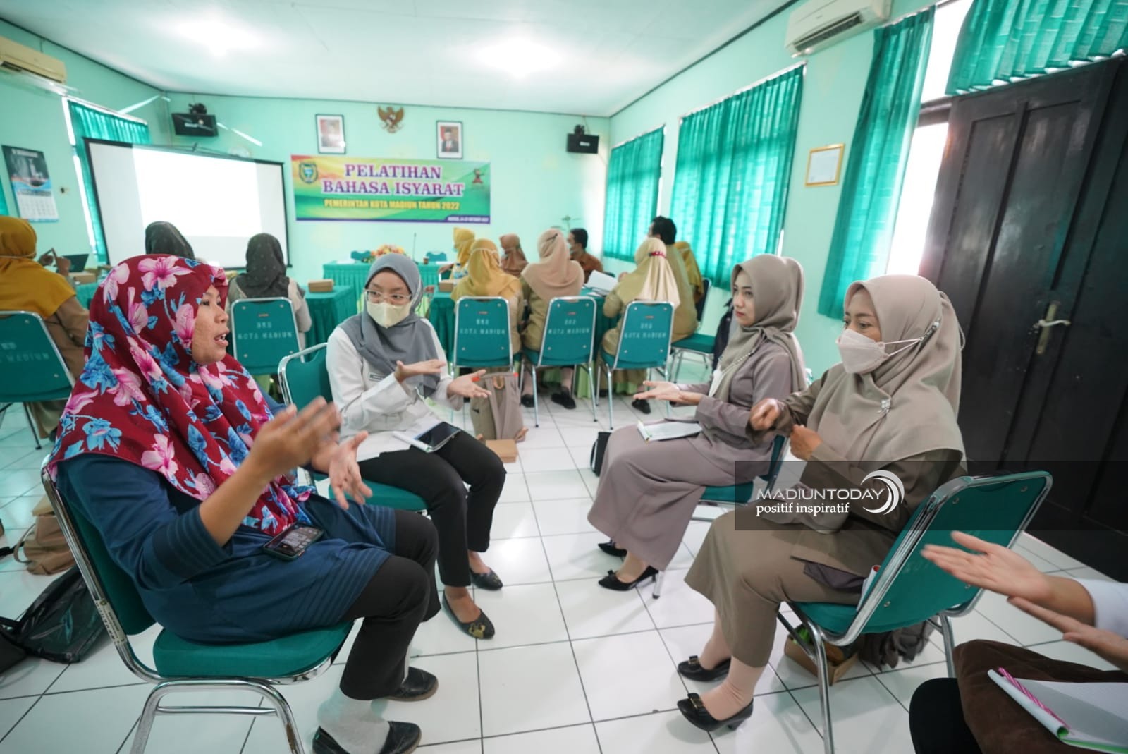 Foto 8 dari 10: Tingkatkan Pelayanan Untuk Masyarakat, BKD Bekali OPD Dengan Keterampilan Bahasa Isyarat