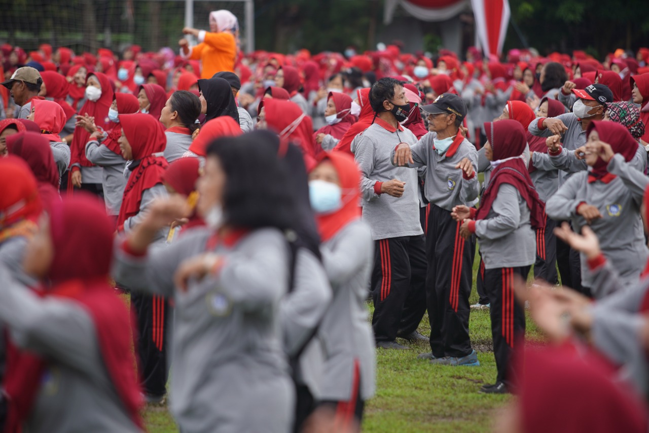 Foto 10 dari 10: Ikuti Senam Lansia di Rejomulyo, Wali Kota: Anggaran untuk Lansia Kita Tambah