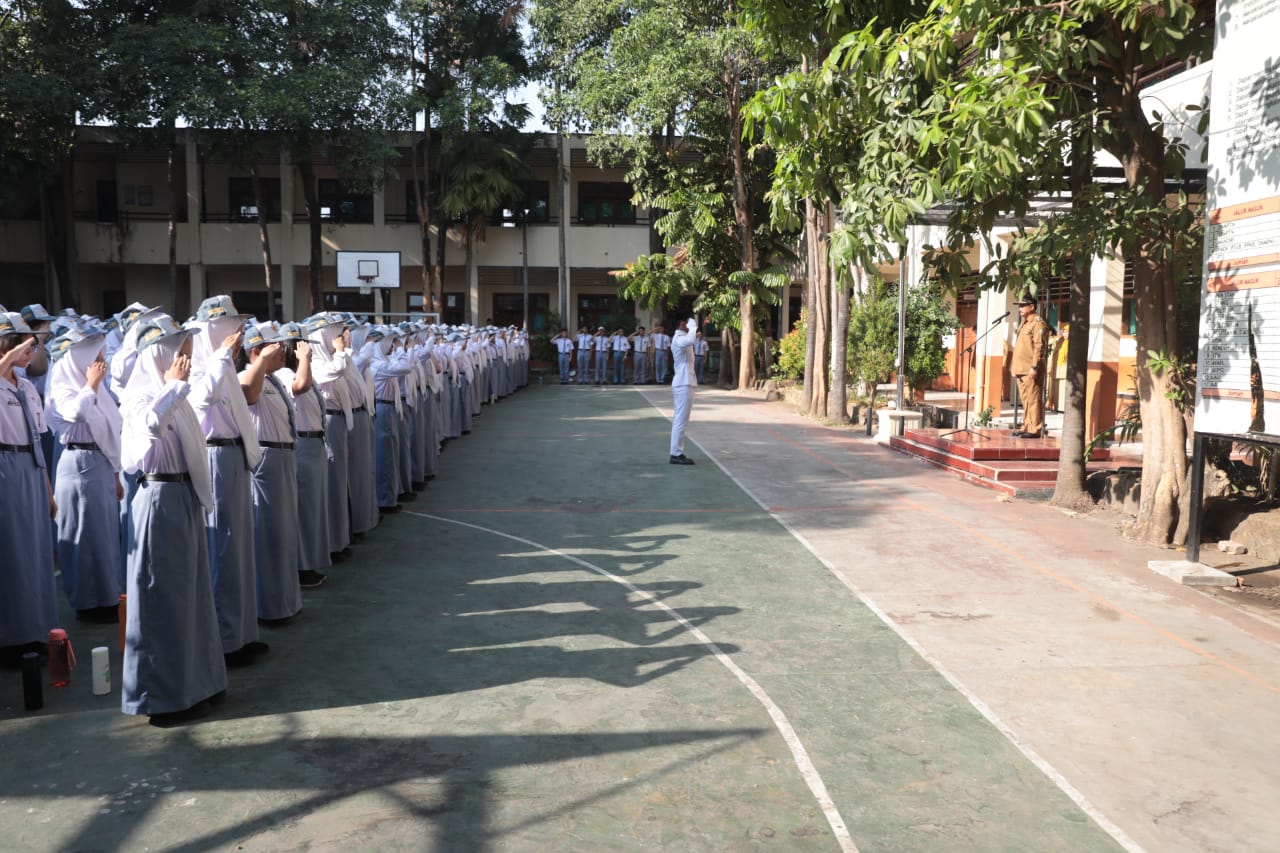 Foto 6 dari 11: Jadi Pembina Upacara di SMADA, Wali Kota: Banyak Alumni Sini yang Sukses di Berbagai Negara