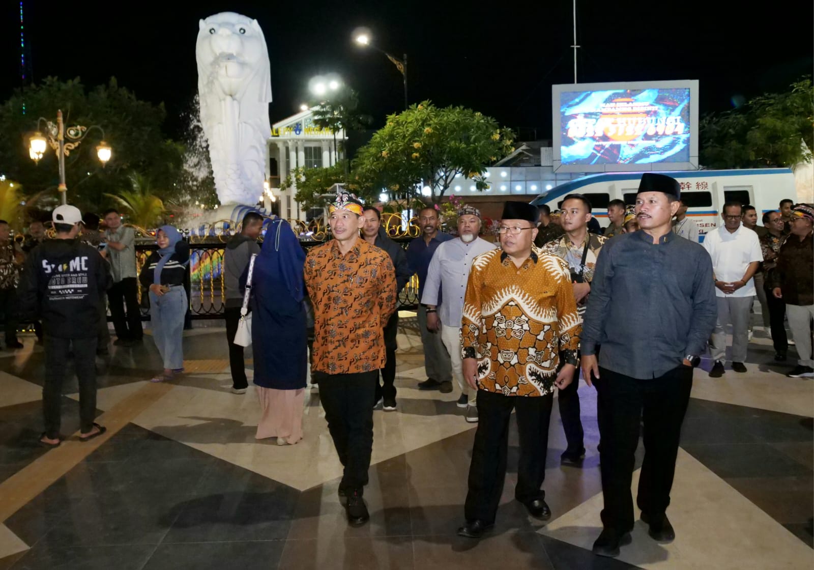 Foto 6 dari 9: Kunjungi Kota Madiun, Wali Kota Blitar: Kota Madiun Bukan Kaleng-kaleng