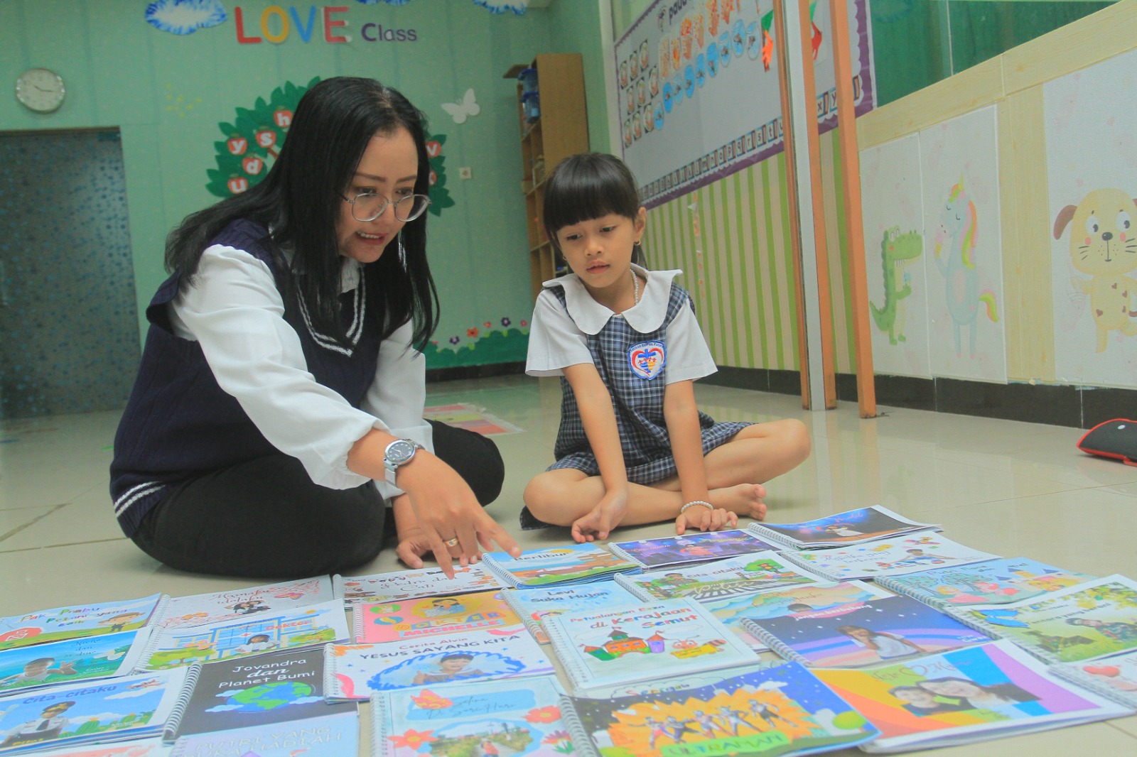 Asah Imajinasi Dan Kreativitas, PAUD Bahtera Kasih Ajak Siswa Membuat Buku