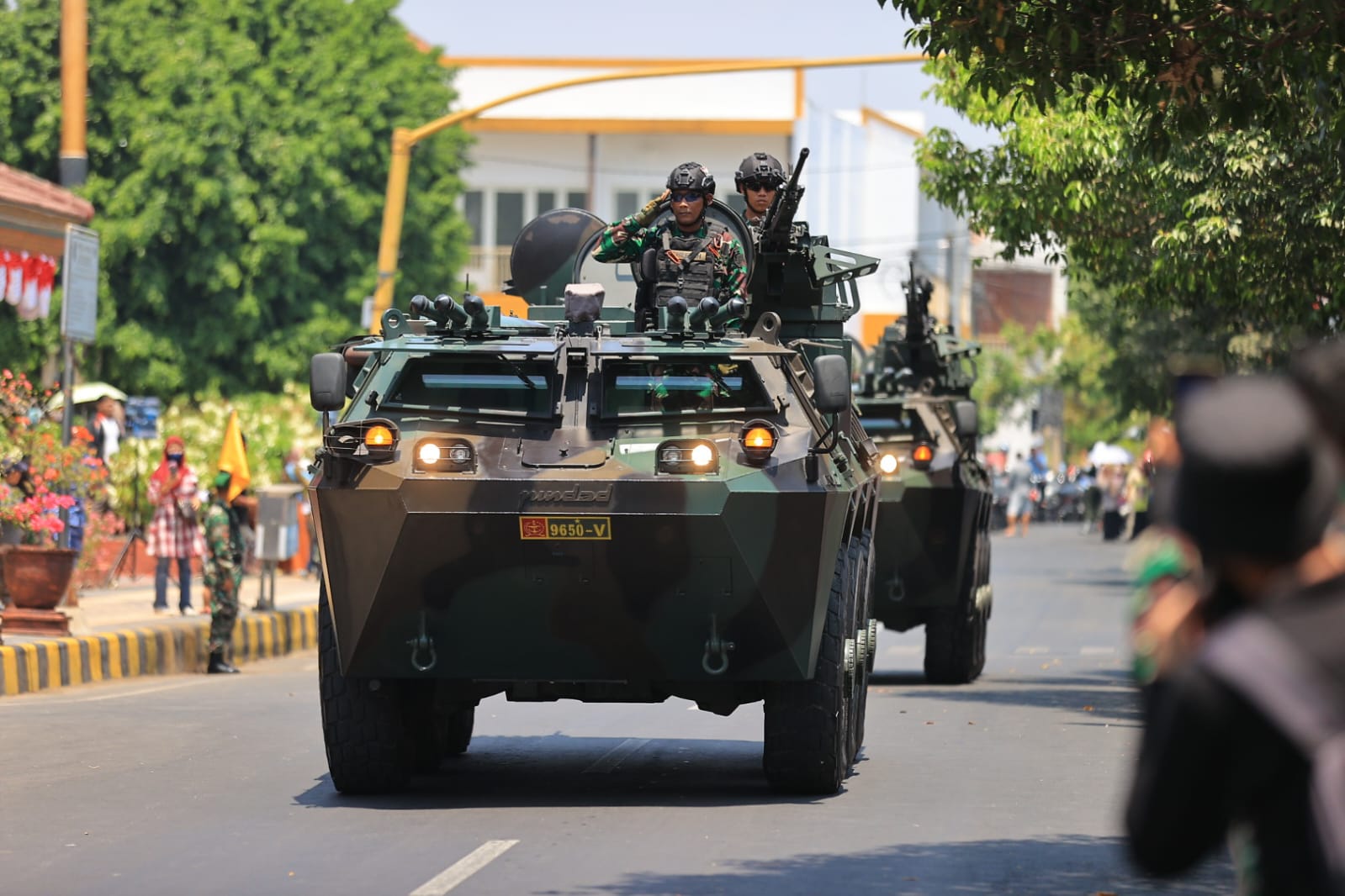 Foto 2 dari 9: Gagahnya Defile Personil dan Alutsista HUT ke-78 TNI