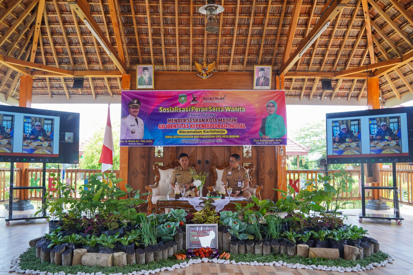 Foto utama berita: Wali Kota Ajak Perempuan Sukseskan Program Digitalisasi Data Kependudukan