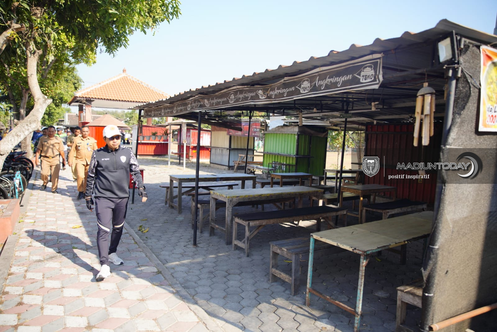 Foto 9 dari 9: Gowes Cek Lokasi KKMP Josenan, Plt Wali Kota Juga Tinjau Pasar Tradisional