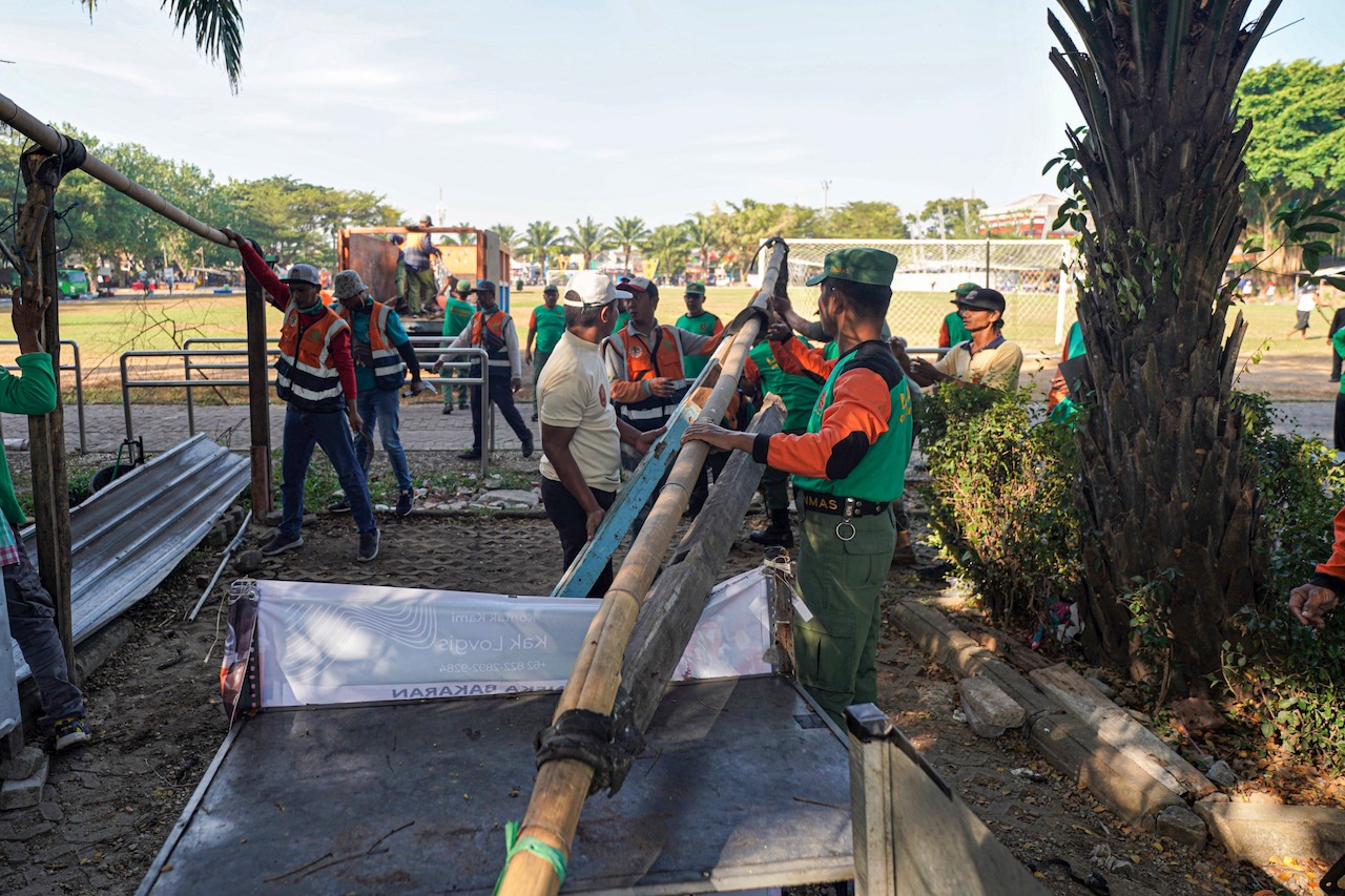 Foto 4 dari 8: Lapangan Gulun Dibersihkan, Libatkan 150 Petugas Gabungan Hingga Pedagang
