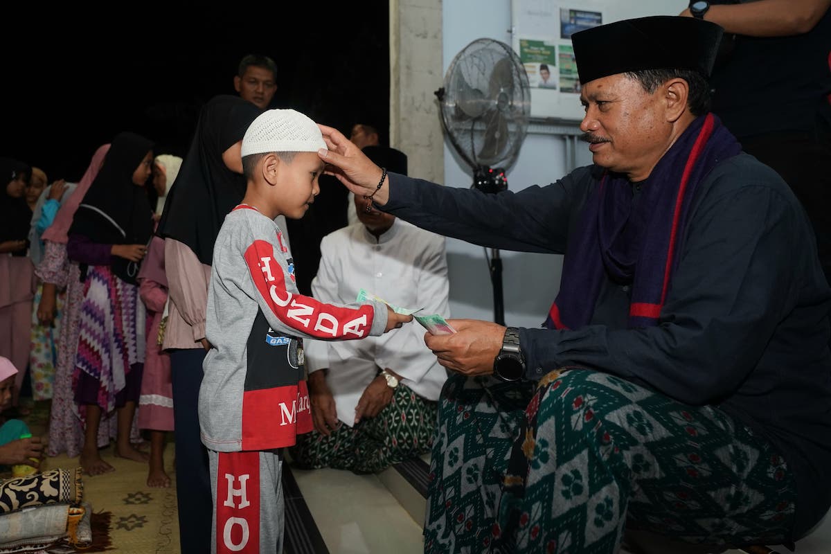 Foto 7 dari 9: Isya Berjamaah Di Musala Al Muttaqin, Wali Kota Ajak Warga Dukung Pembangunan Kota